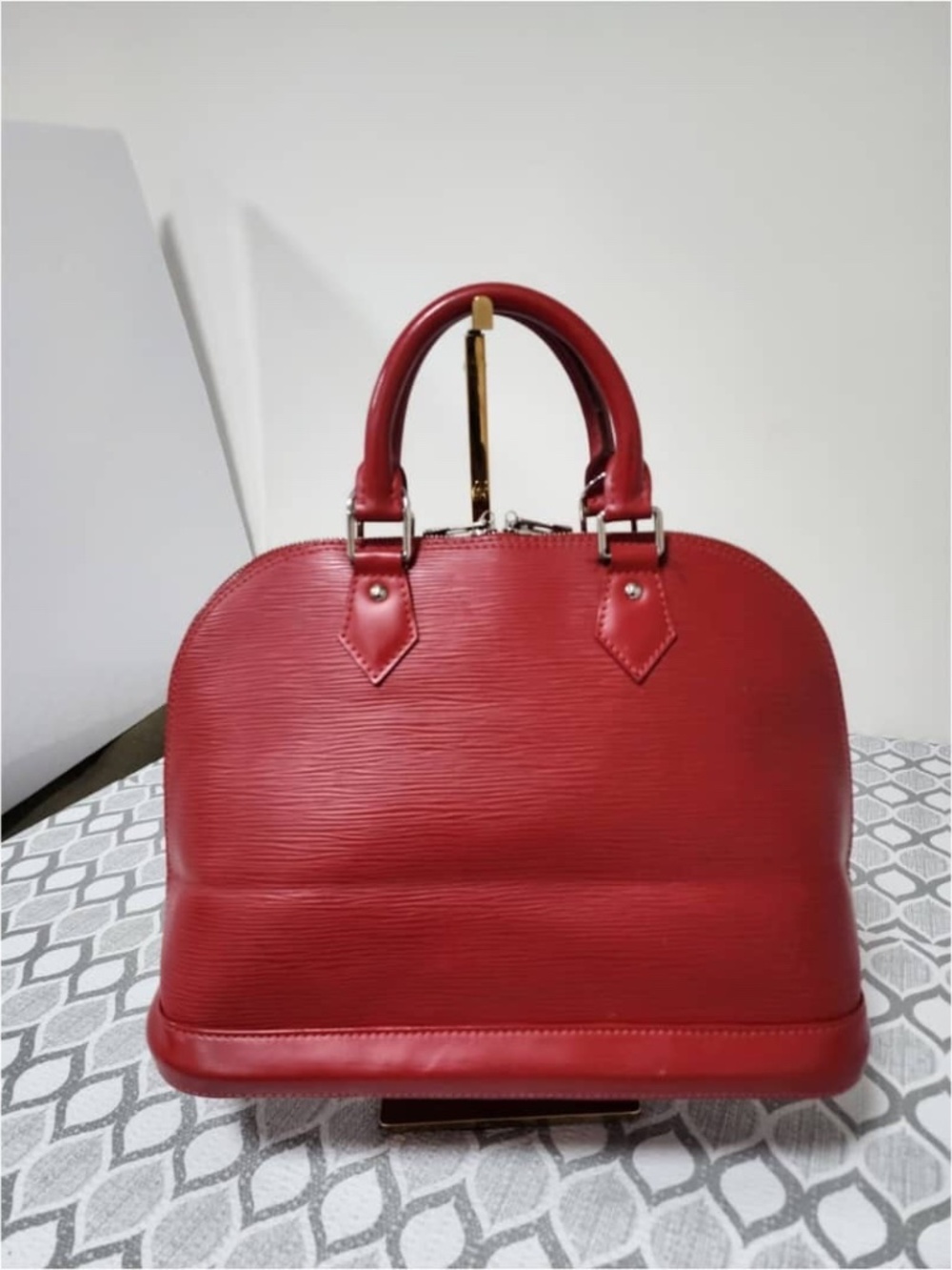 Authentic LOUIS VUITTON Epi Alma PM Bag Red